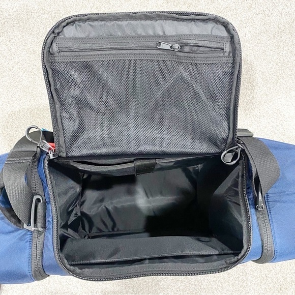 GRIPEQ Ledgestone GRIPeq TSD1 Travel Duffel Bag 2024 Blue Red Limited Ed… - Picture 8 of 10